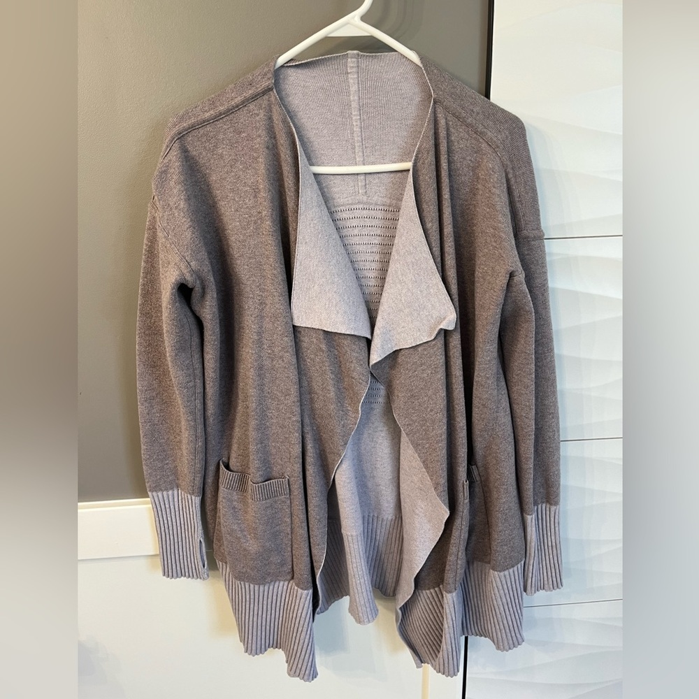 Lululemon knit reversible cardigan in lavender. Size S/M